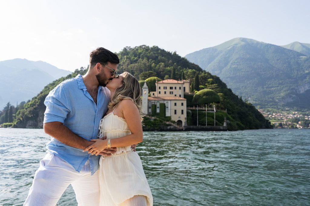lake como boat surprise proposal