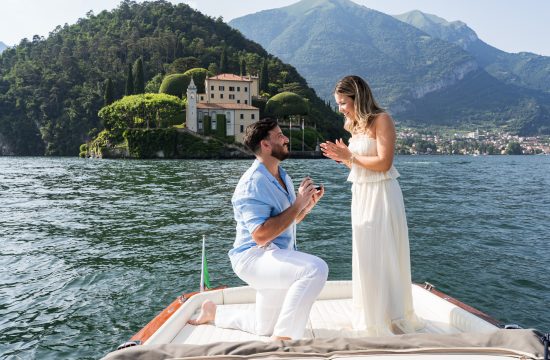 lake como boat surprise proposal
