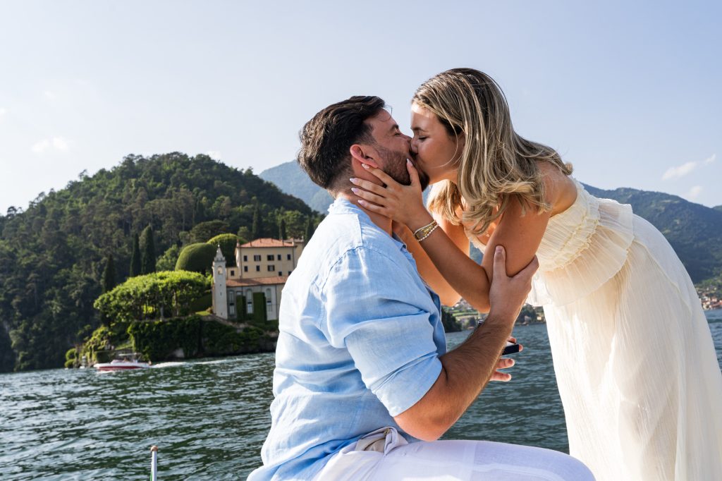 lake como boat surprise proposal