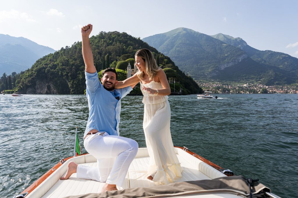 lake como boat surprise proposal