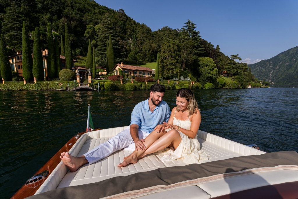 lake como boat surprise proposal