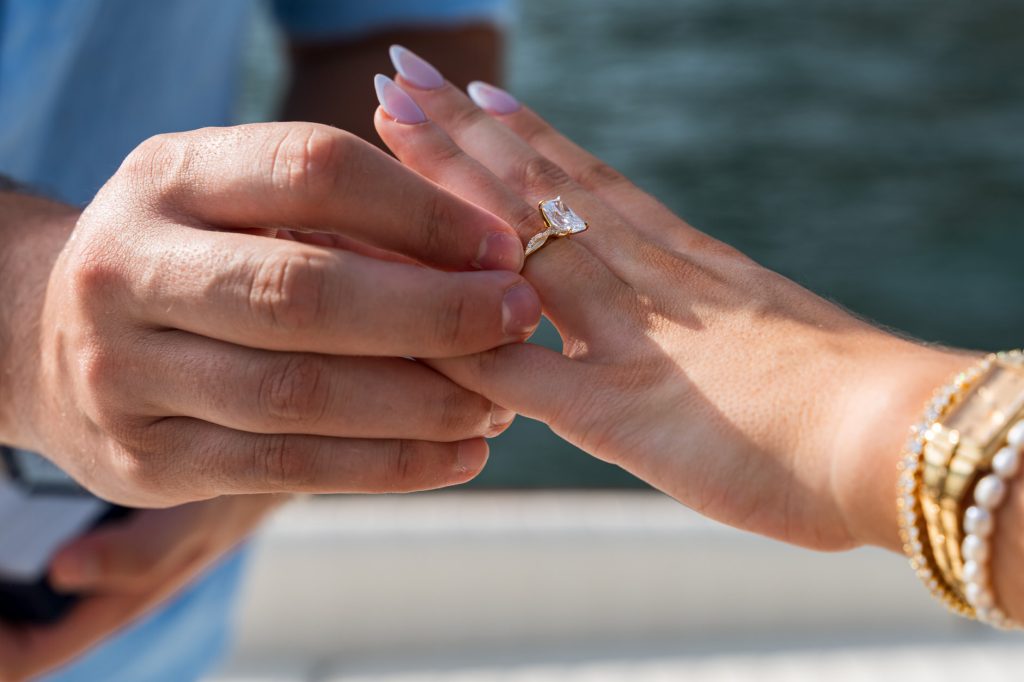 lake como boat surprise proposal