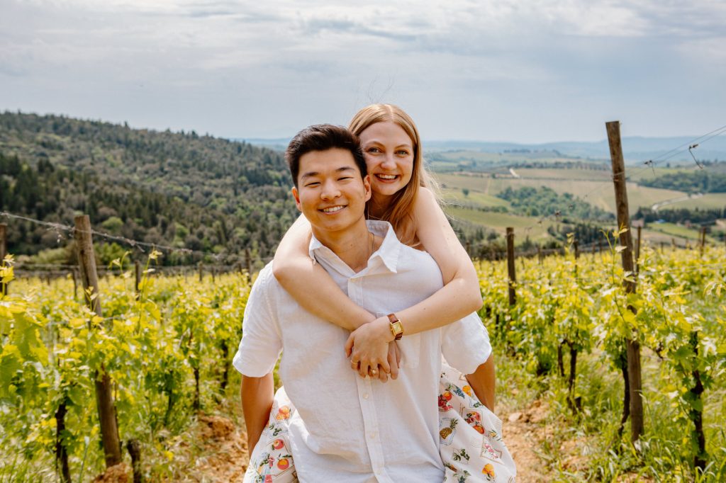 Engagement session in Tuscany countryside