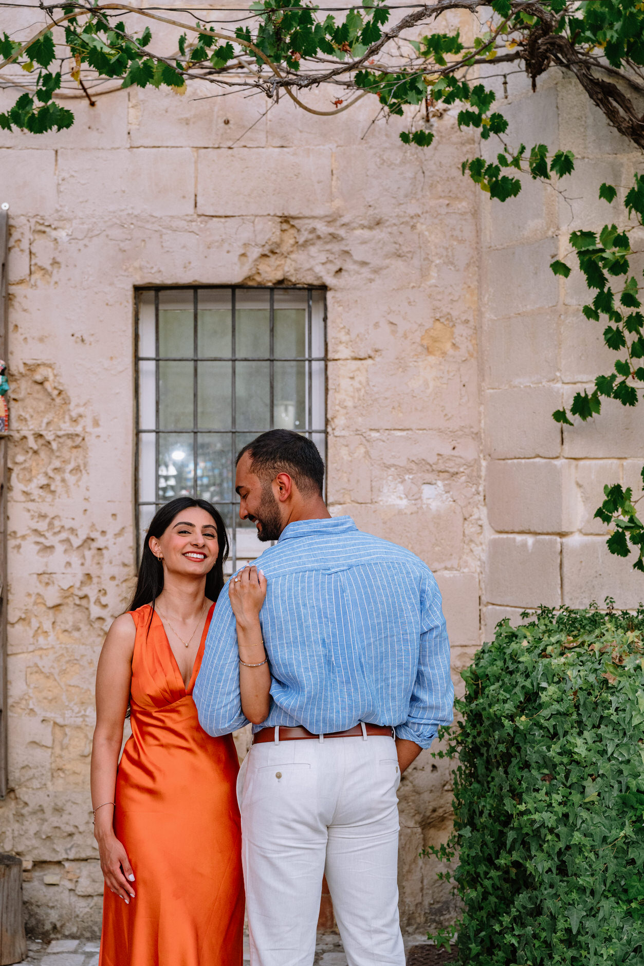 iconic spot for photo of engaged couples in matera
